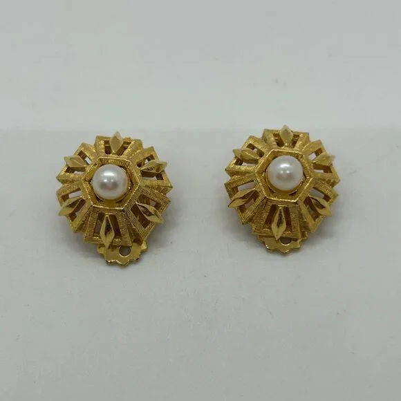 Vintage Gold-Tone Brooch & Clip-on Earrings Set With Faux Pearls Statement - Picture 4 of 16